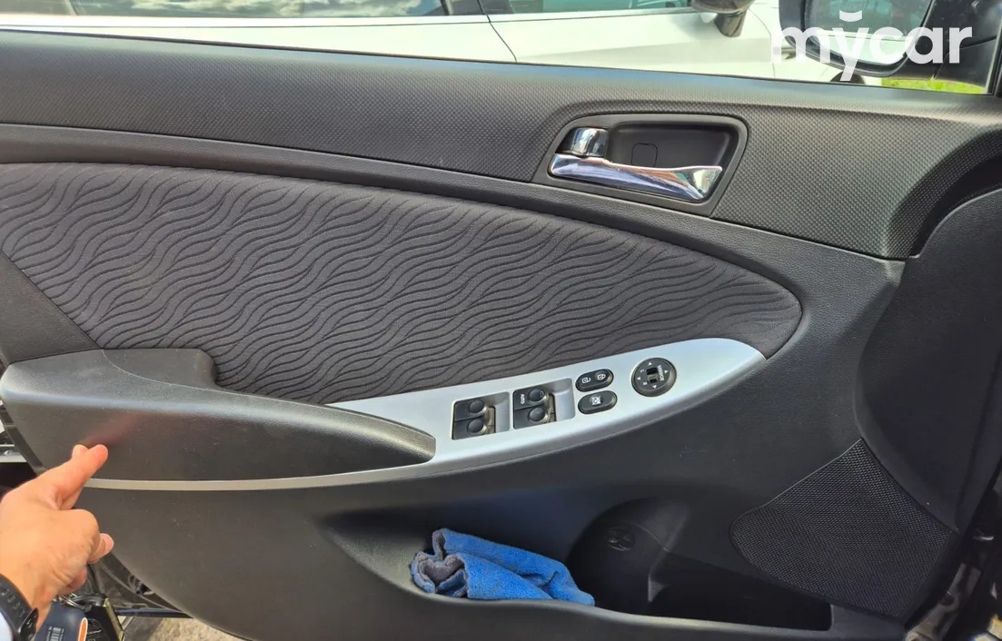 Hyundai Accent 2012
