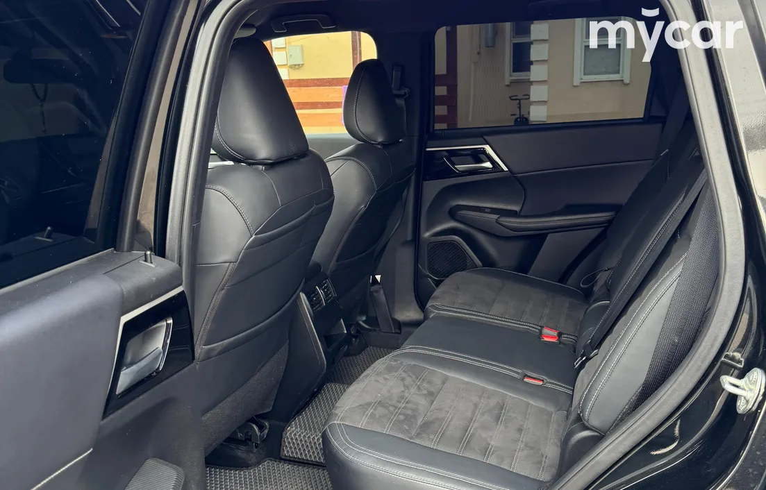 Mitsubishi Outlander 2023