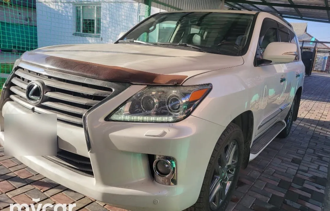 Lexus LX 2013