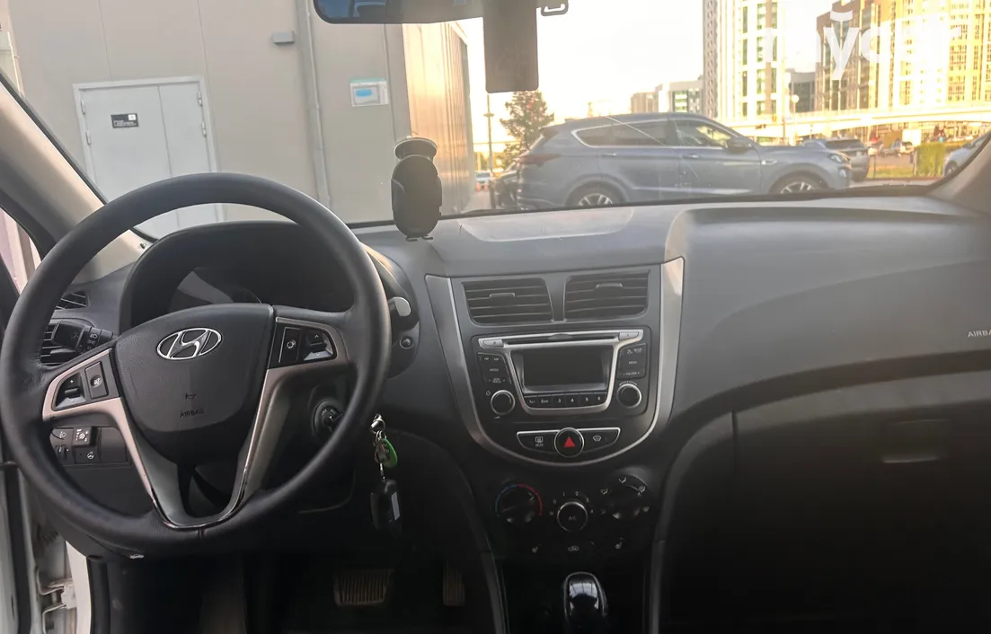 Hyundai Accent 2015