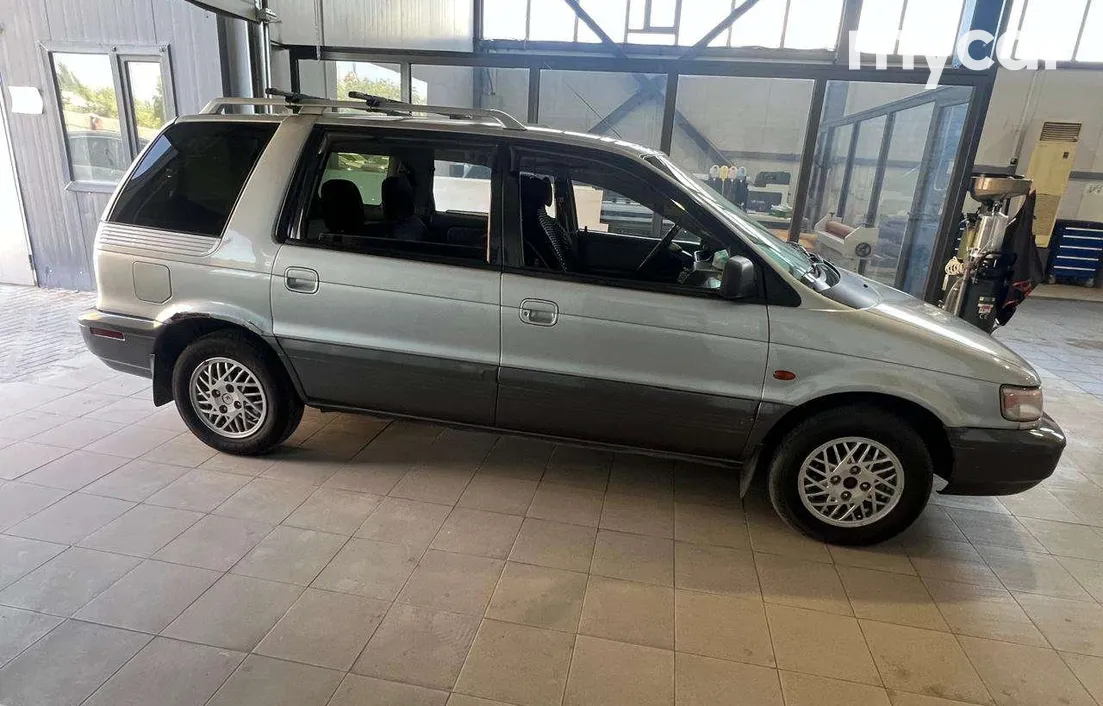 Mitsubishi Space Wagon 1992