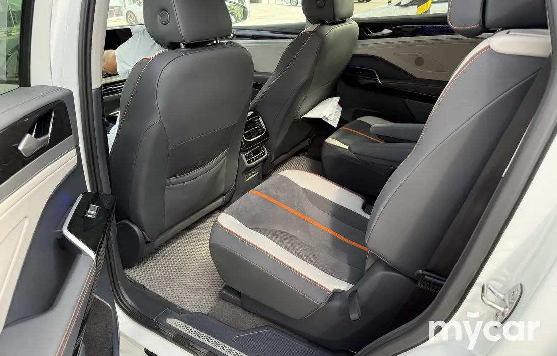 Volkswagen ID.6 2022