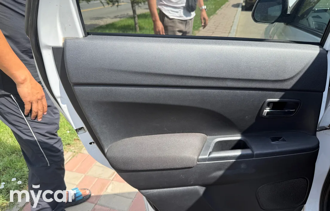 Mitsubishi Outlander 2011
