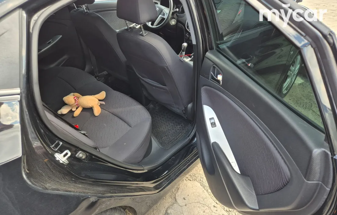 Hyundai Accent 2012