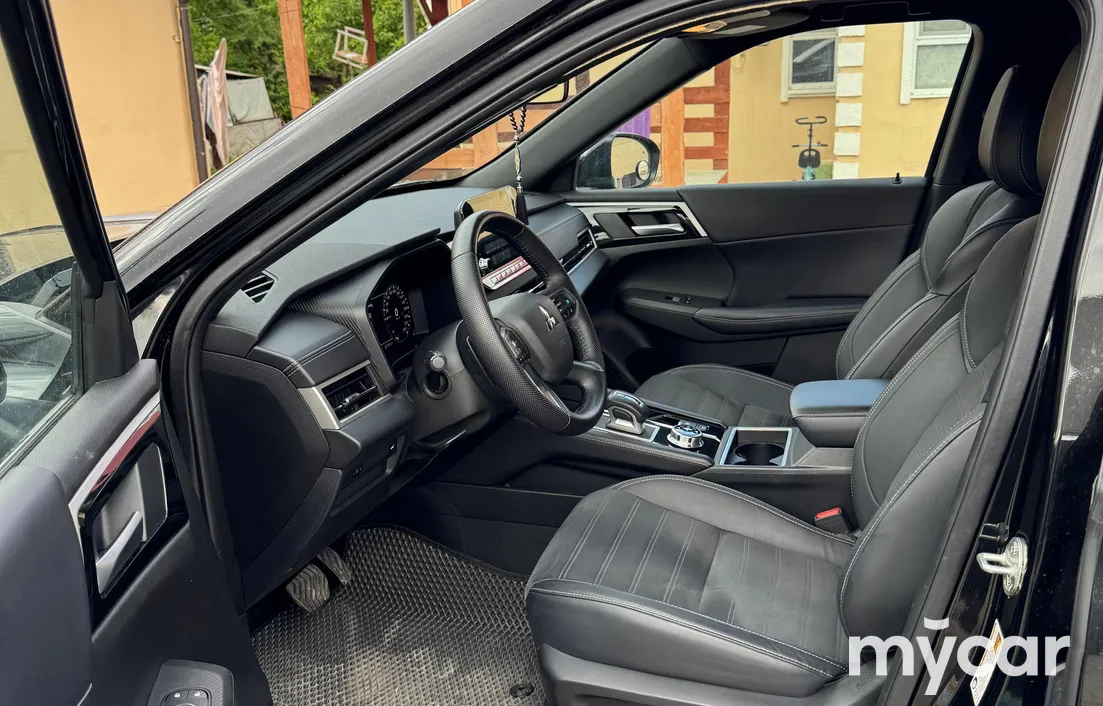 Mitsubishi Outlander 2023