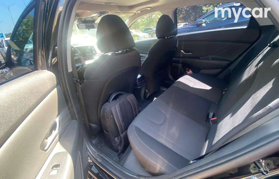 Hyundai Elantra 2022