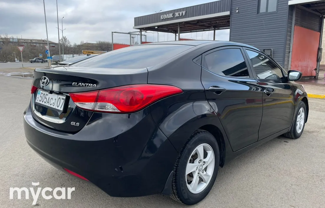 Hyundai Elantra 2013