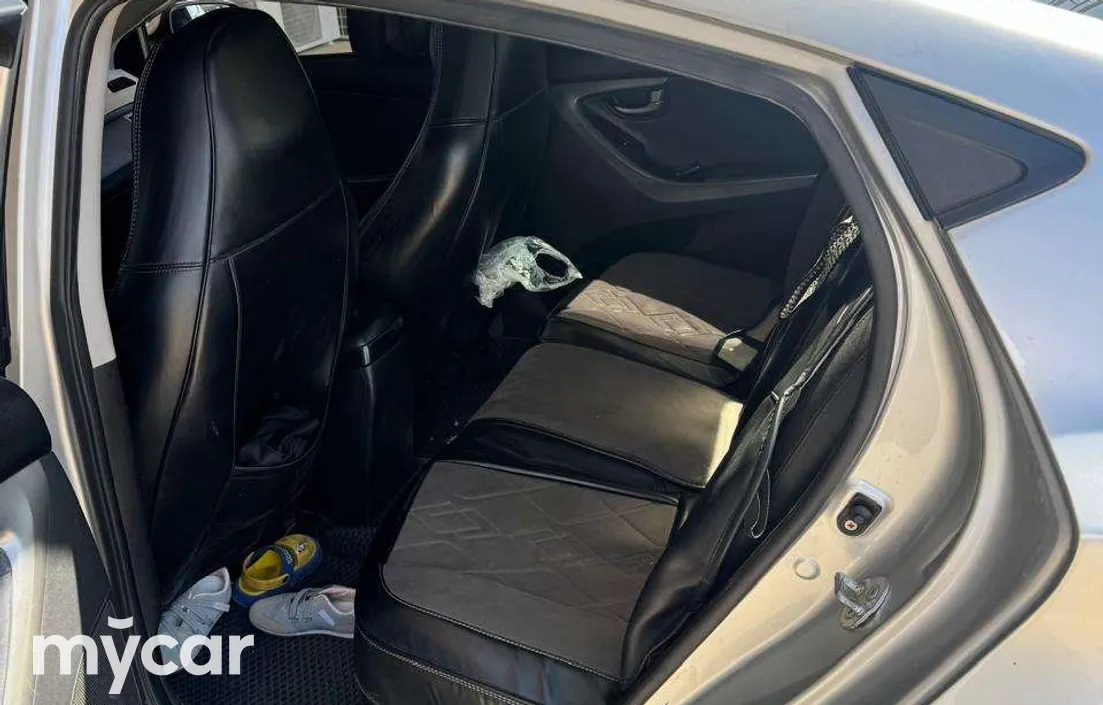 Hyundai Elantra 2013