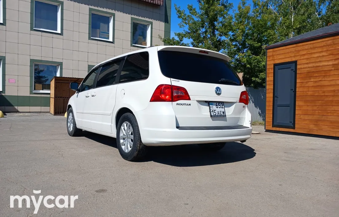Volkswagen Routan 2012