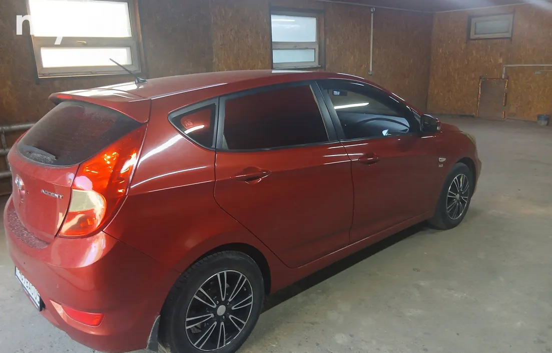Hyundai Accent 2012