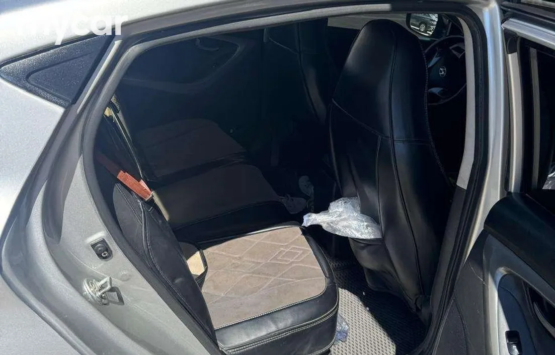 Hyundai Elantra 2013