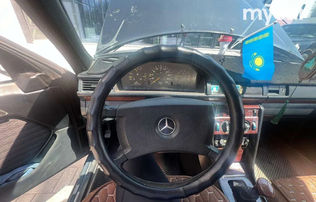 Mercedes-Benz W124 1990
