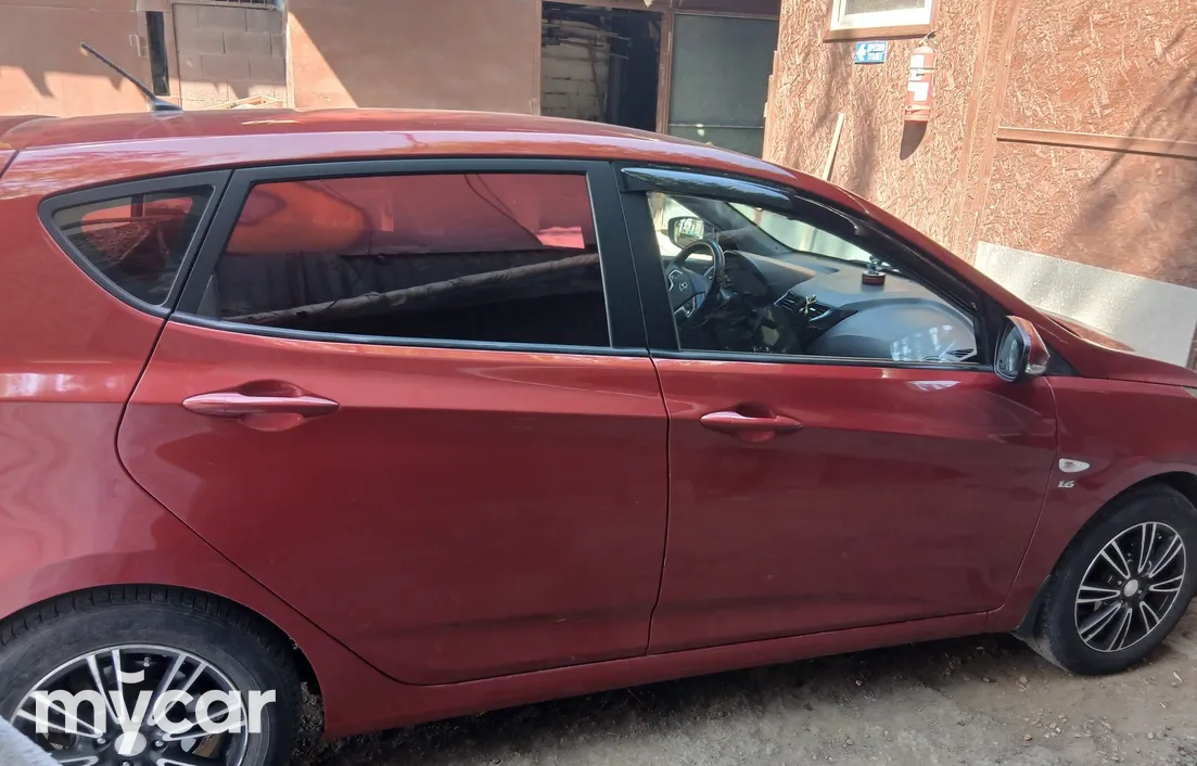 Hyundai Accent 2012