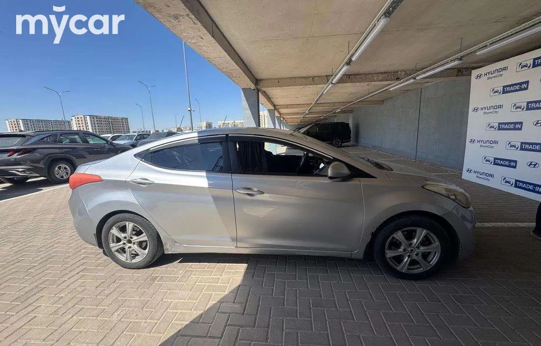 Hyundai Elantra 2013