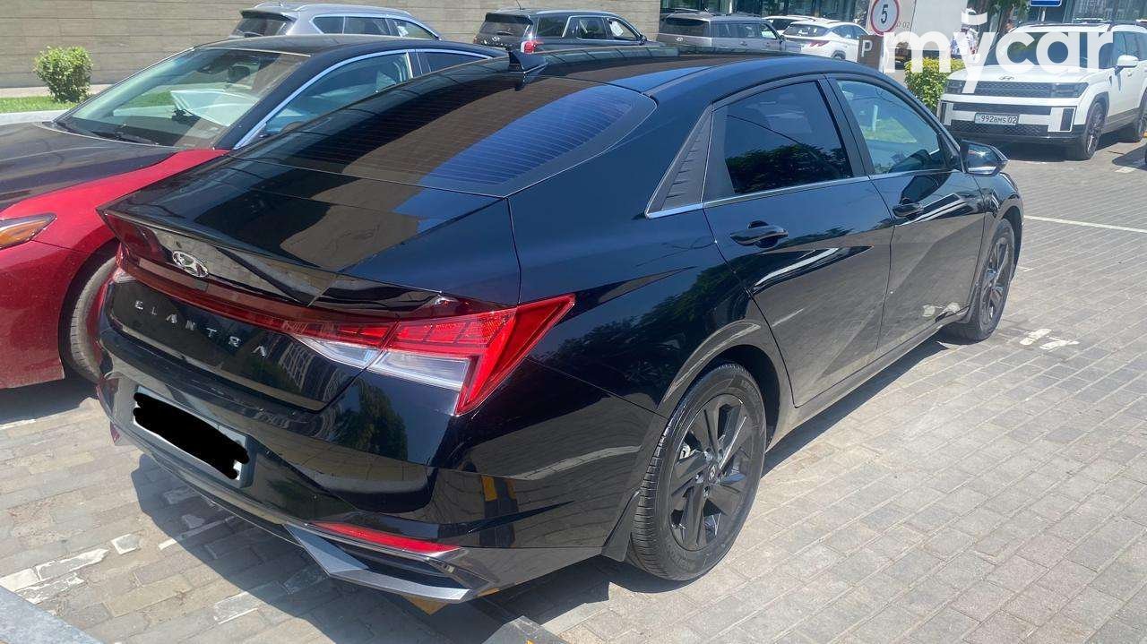 Hyundai Elantra 2022
