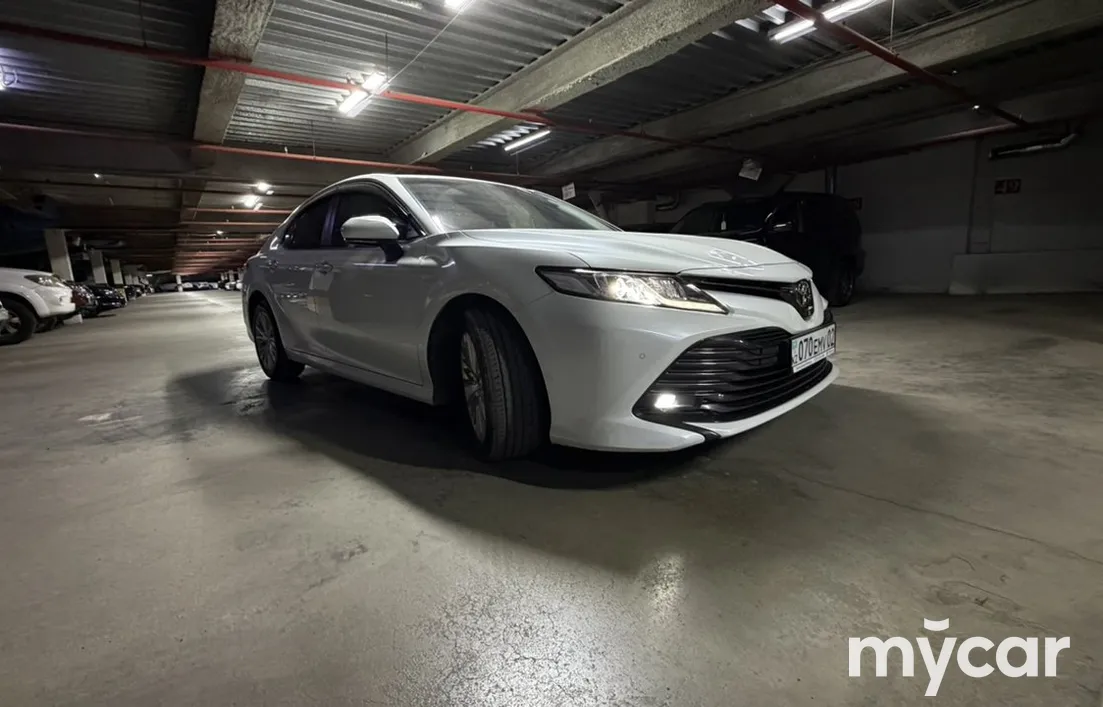Toyota Camry 2019