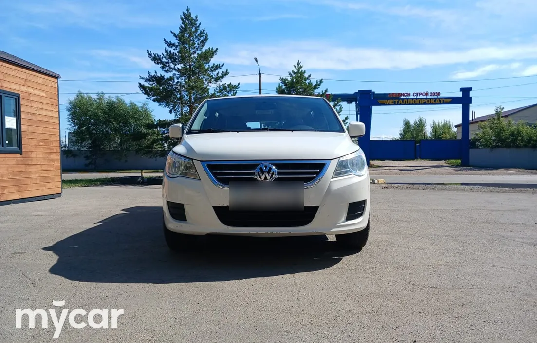 Volkswagen Routan 2012