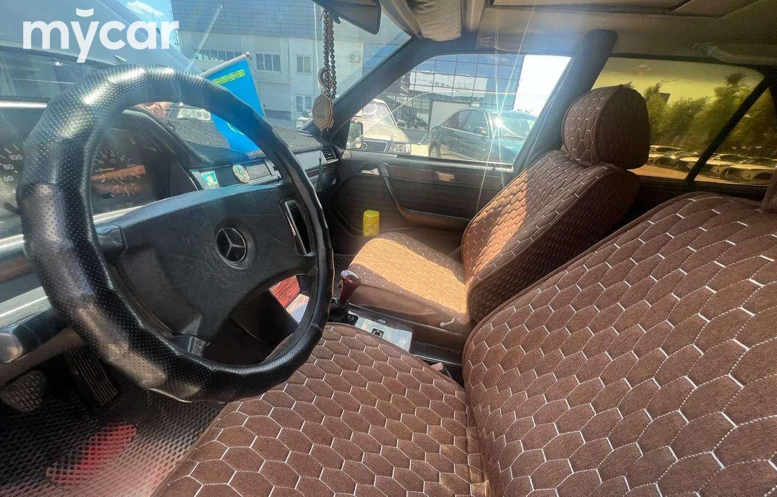 Mercedes-Benz W124 1990