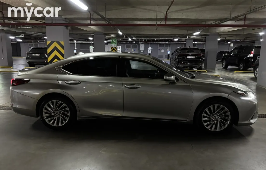 Lexus ES 2023