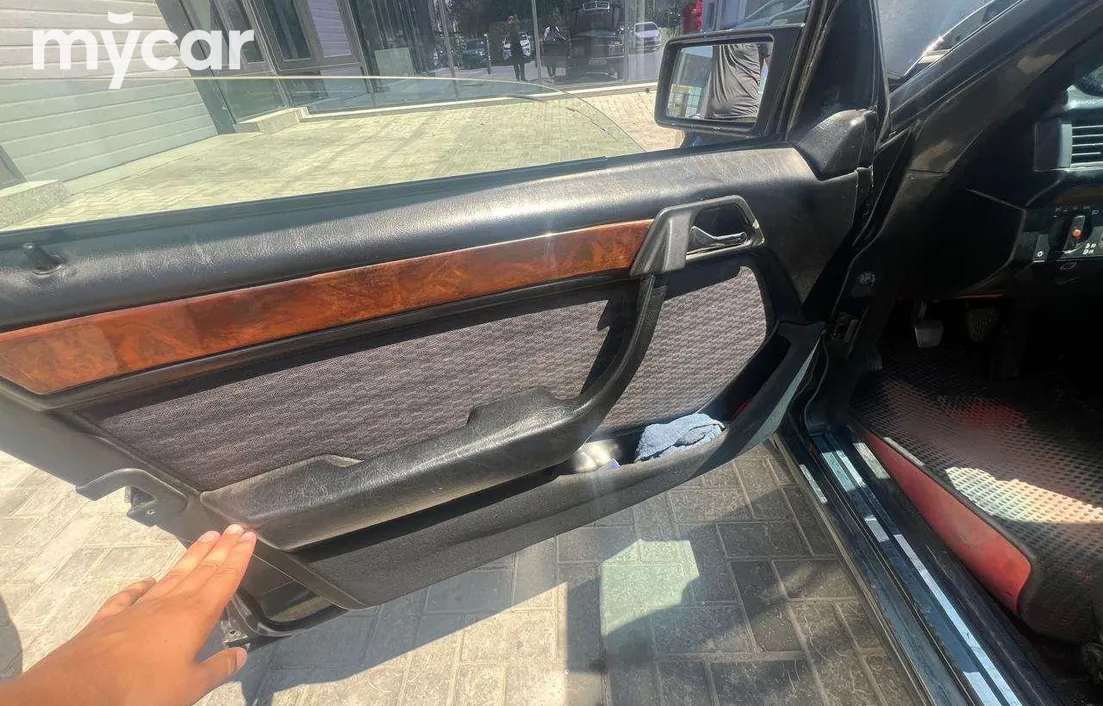 Mercedes-Benz W124 1990