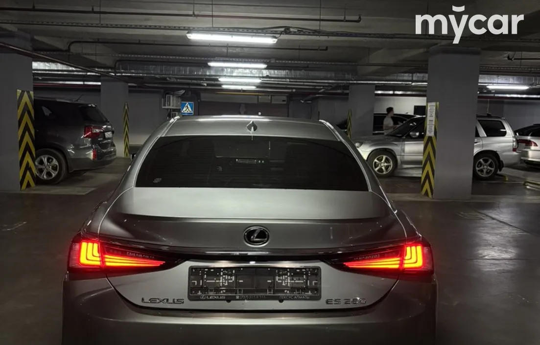 Lexus ES 2023