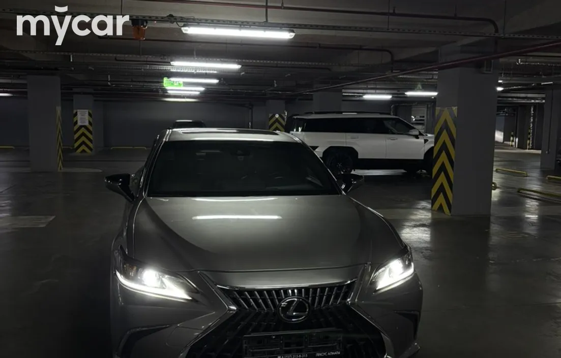 Lexus ES 2023