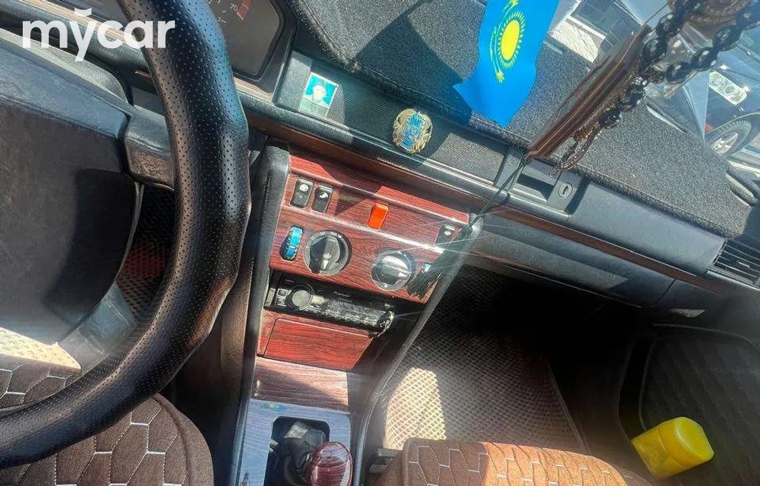 Mercedes-Benz W124 1990