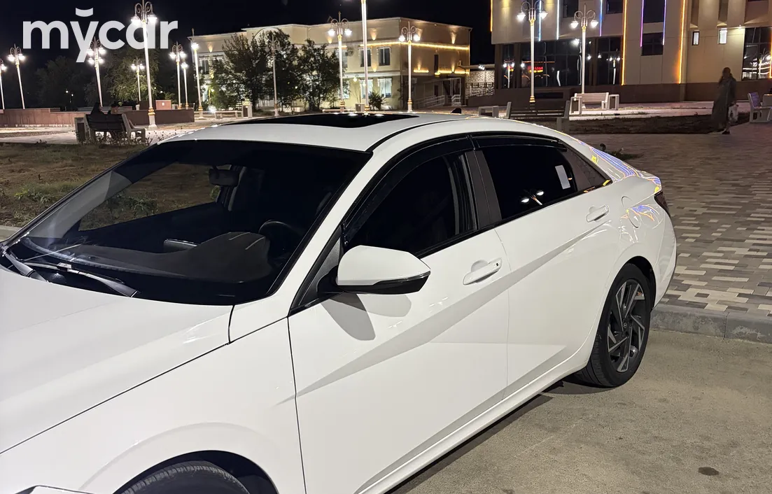 Hyundai Elantra 2024