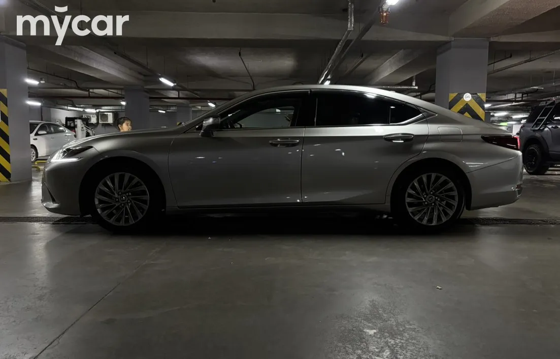 Lexus ES 2023