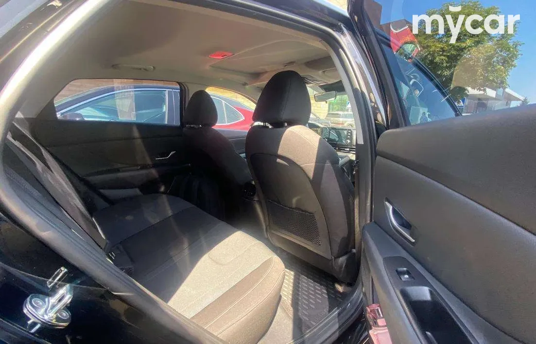 Hyundai Elantra 2022