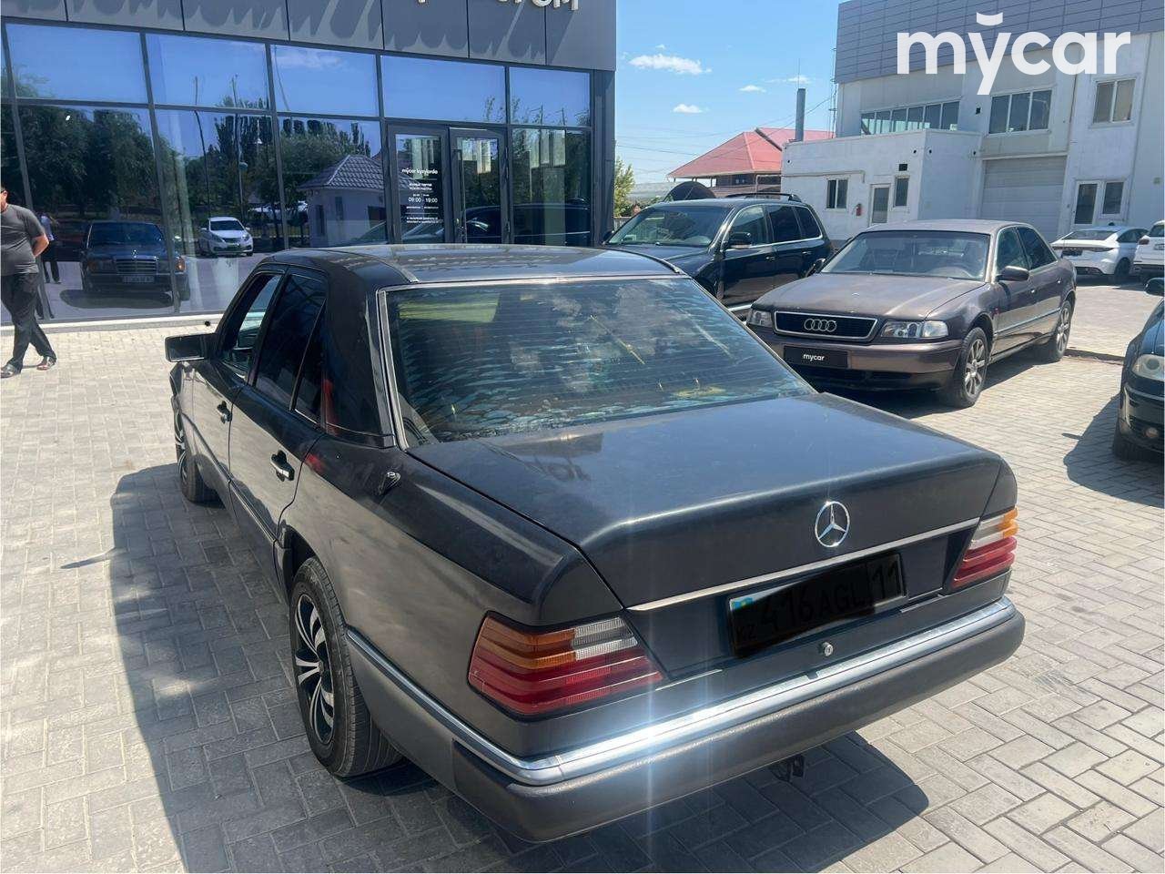 Mercedes-Benz W124 1990