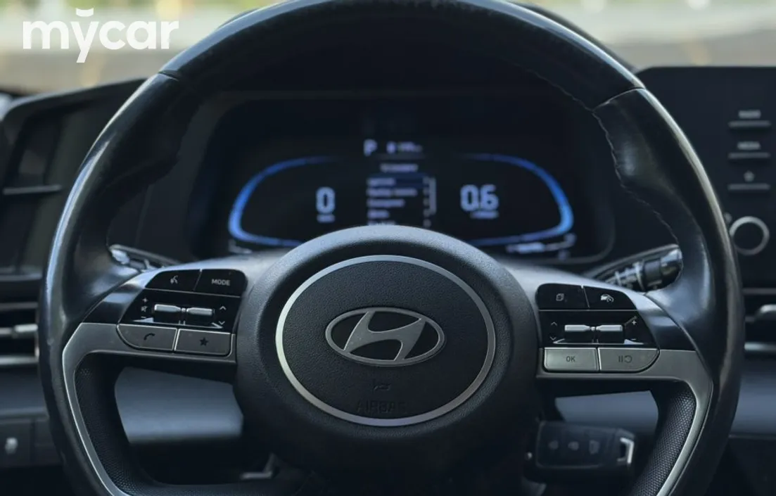 Hyundai Elantra 2024