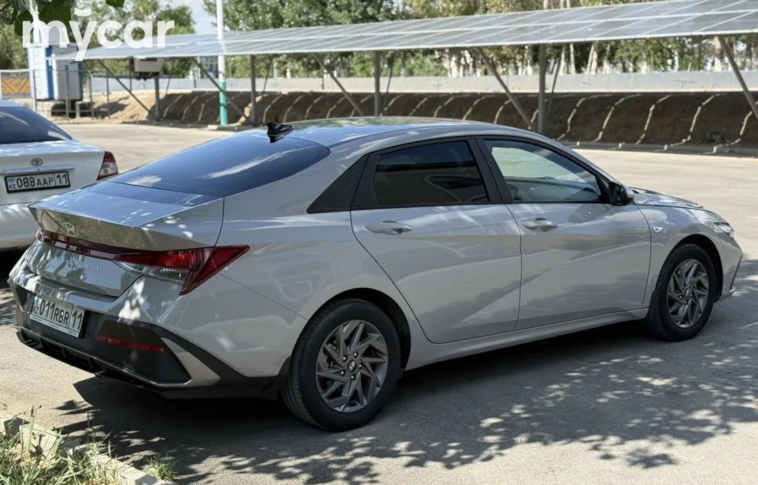 Hyundai Elantra 2024