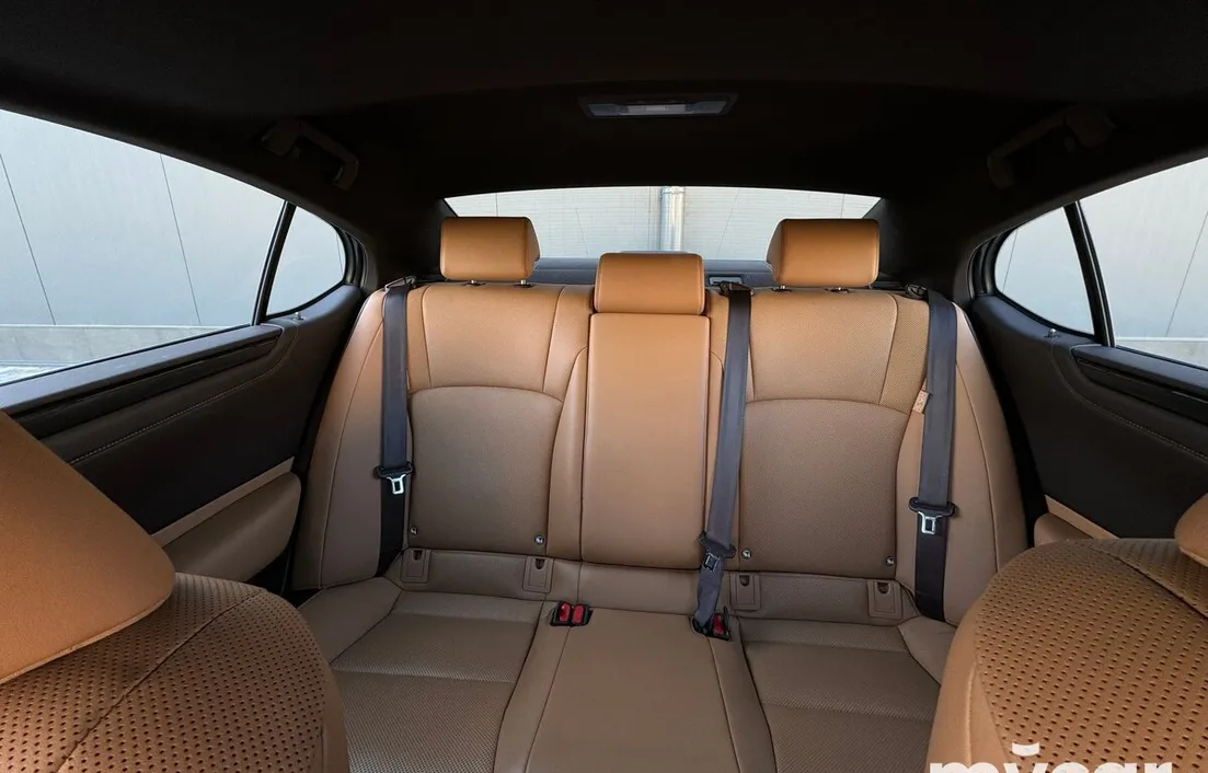 Lexus ES 2020