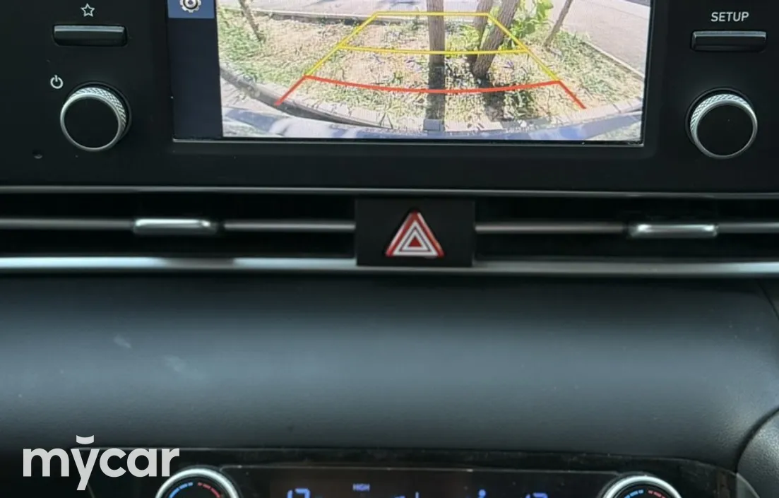 Hyundai Elantra 2024