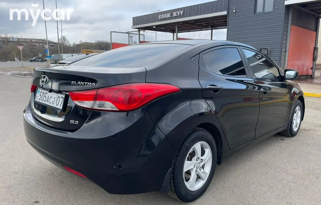 Hyundai Elantra 2013