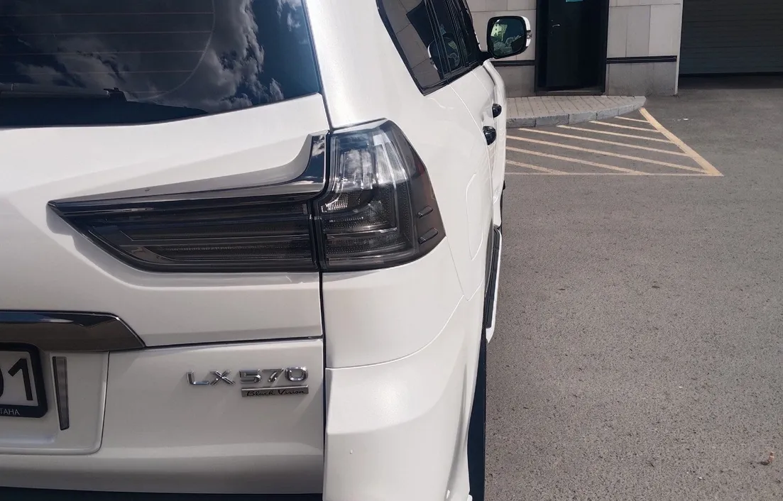 Lexus LX 2021