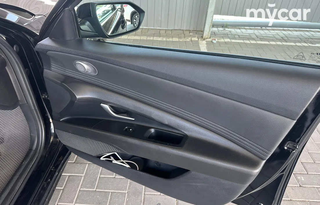 Hyundai Elantra 2023