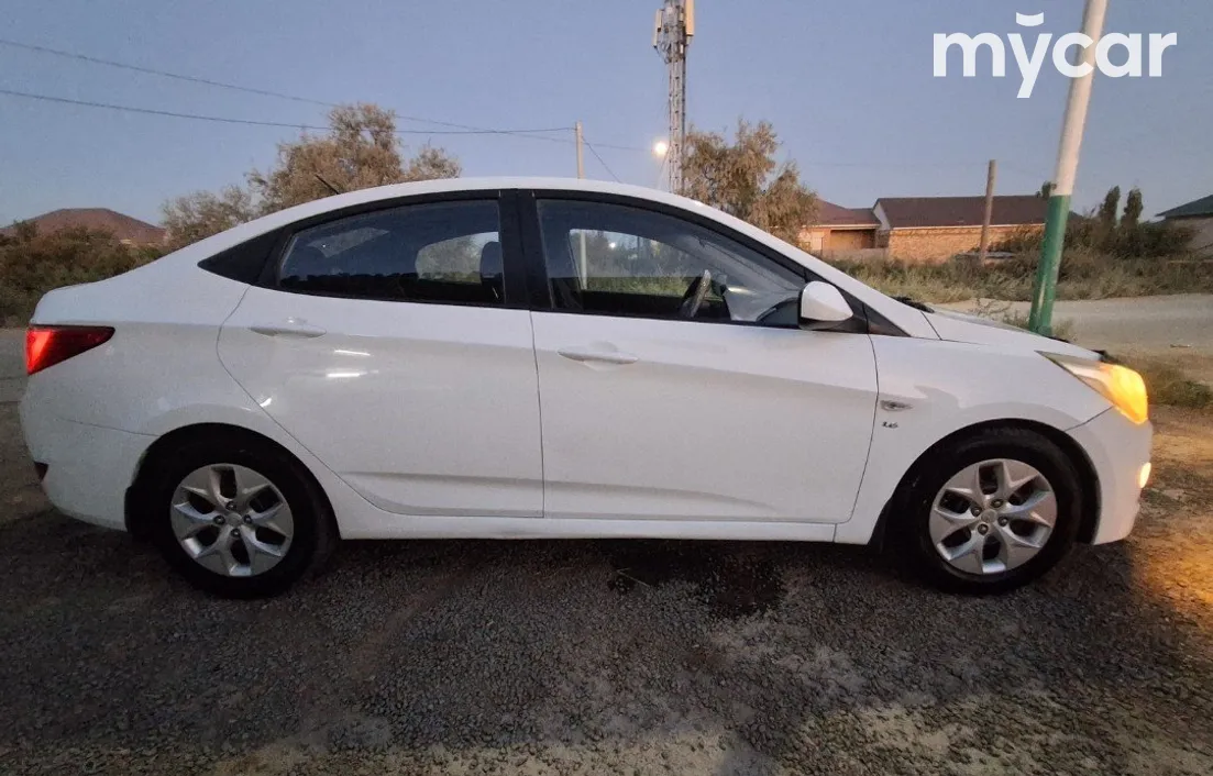 Hyundai Accent 2015