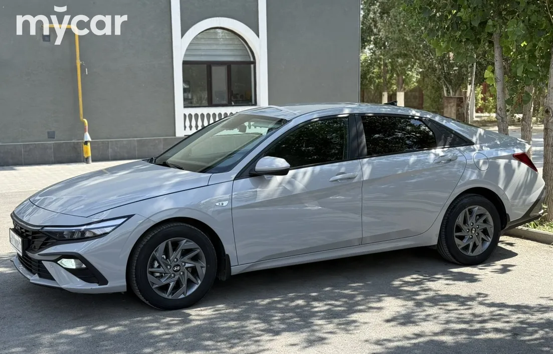 Hyundai Elantra 2024