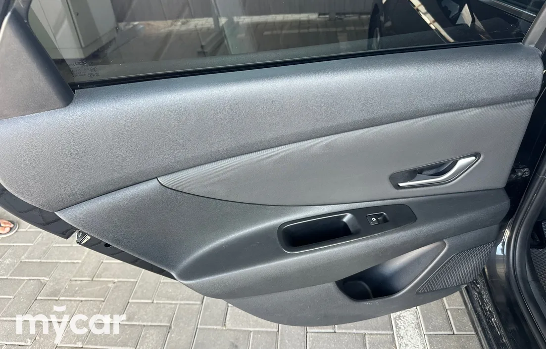 Hyundai Elantra 2023