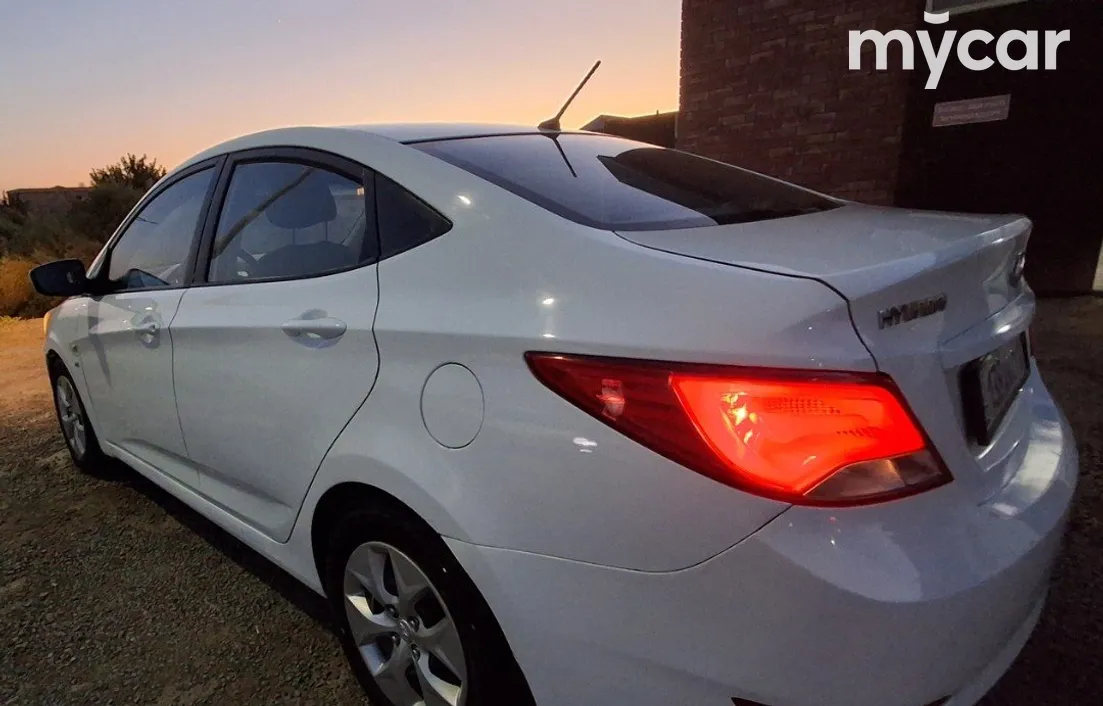 Hyundai Accent 2015