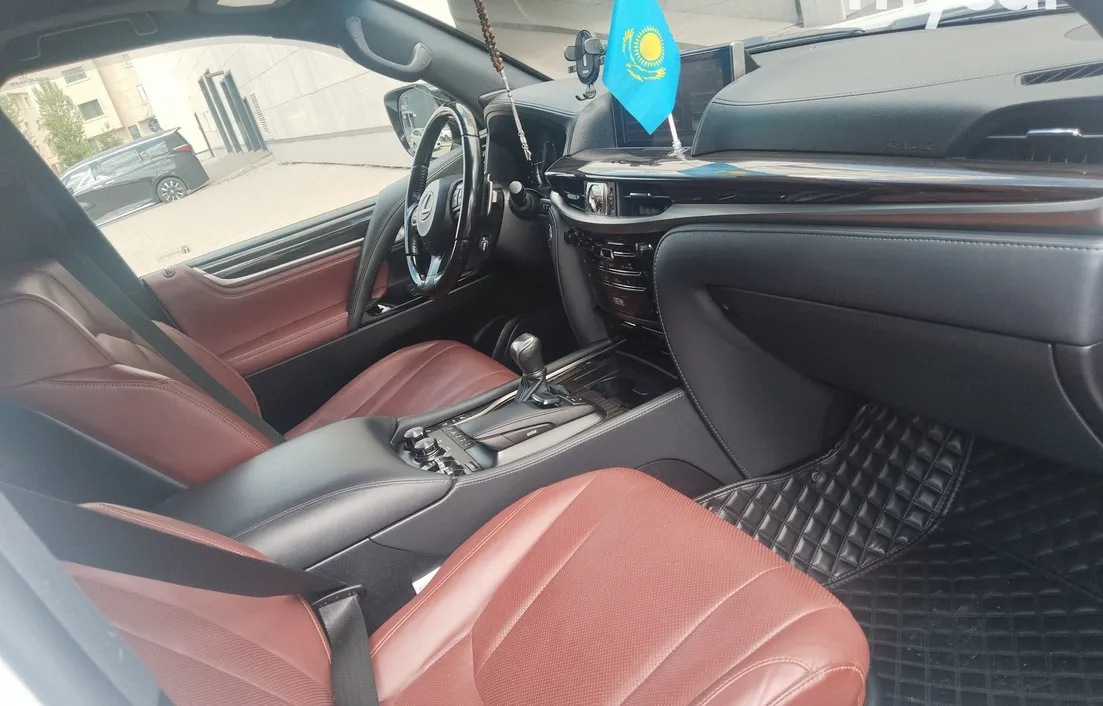 Lexus LX 2021