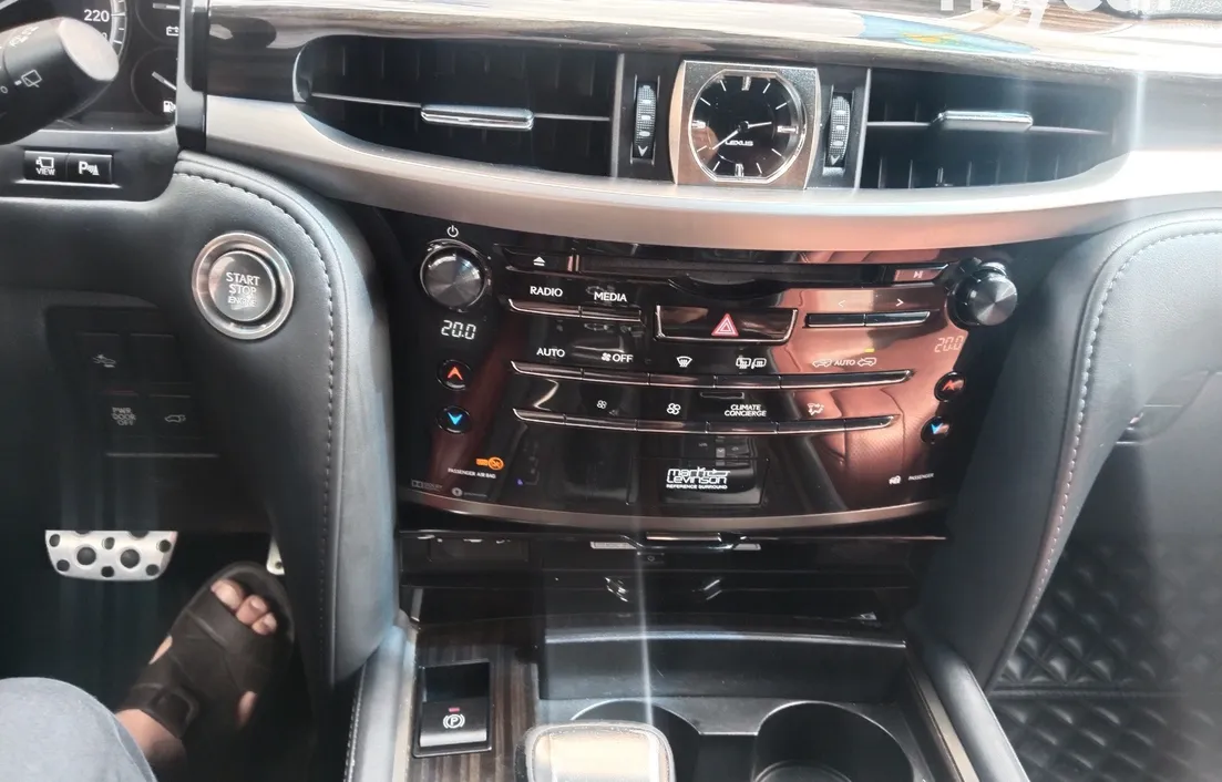 Lexus LX 2021