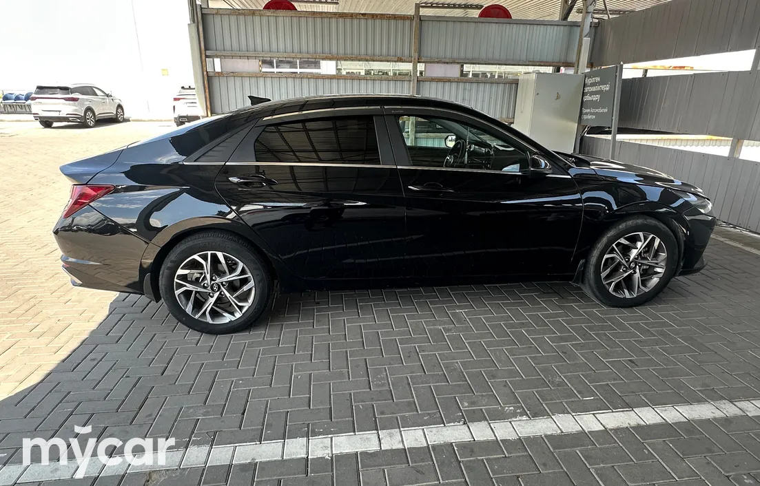 Hyundai Elantra 2023