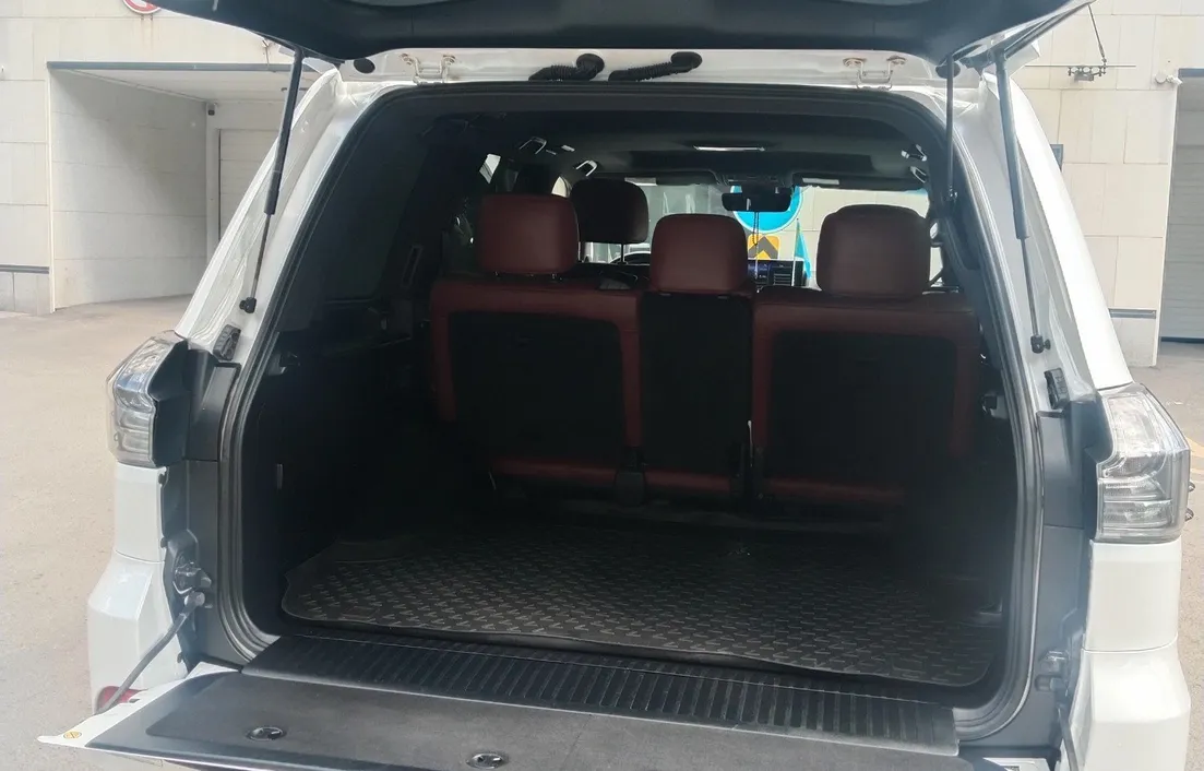 Lexus LX 2021
