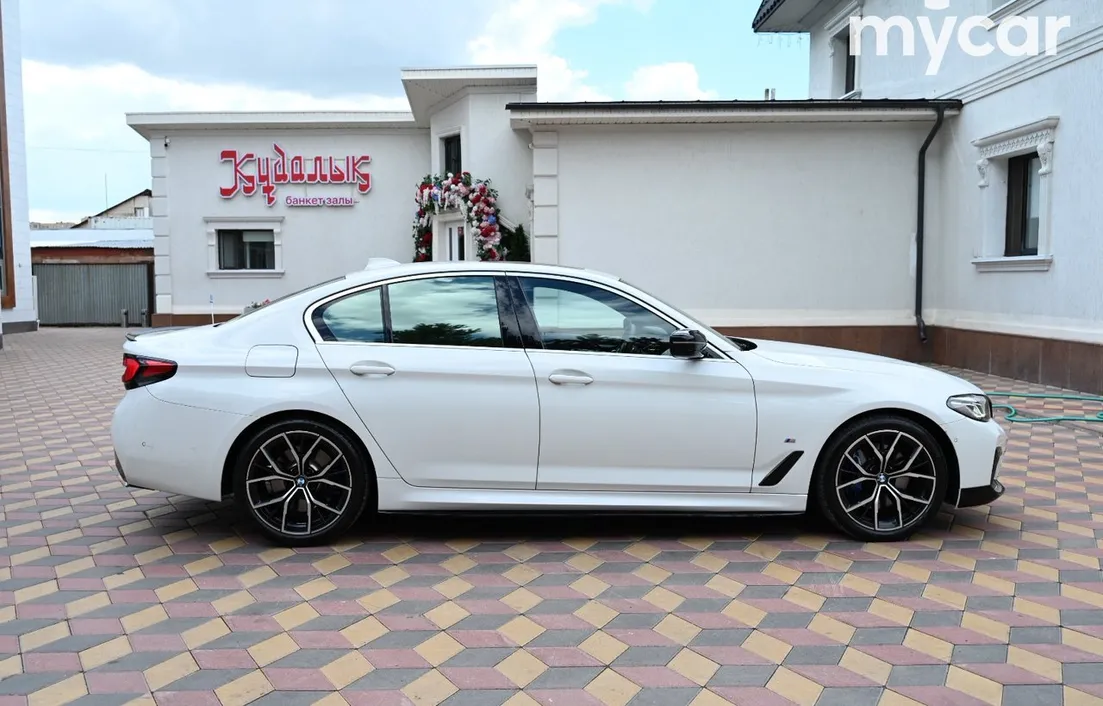 BMW 5 серия 2022