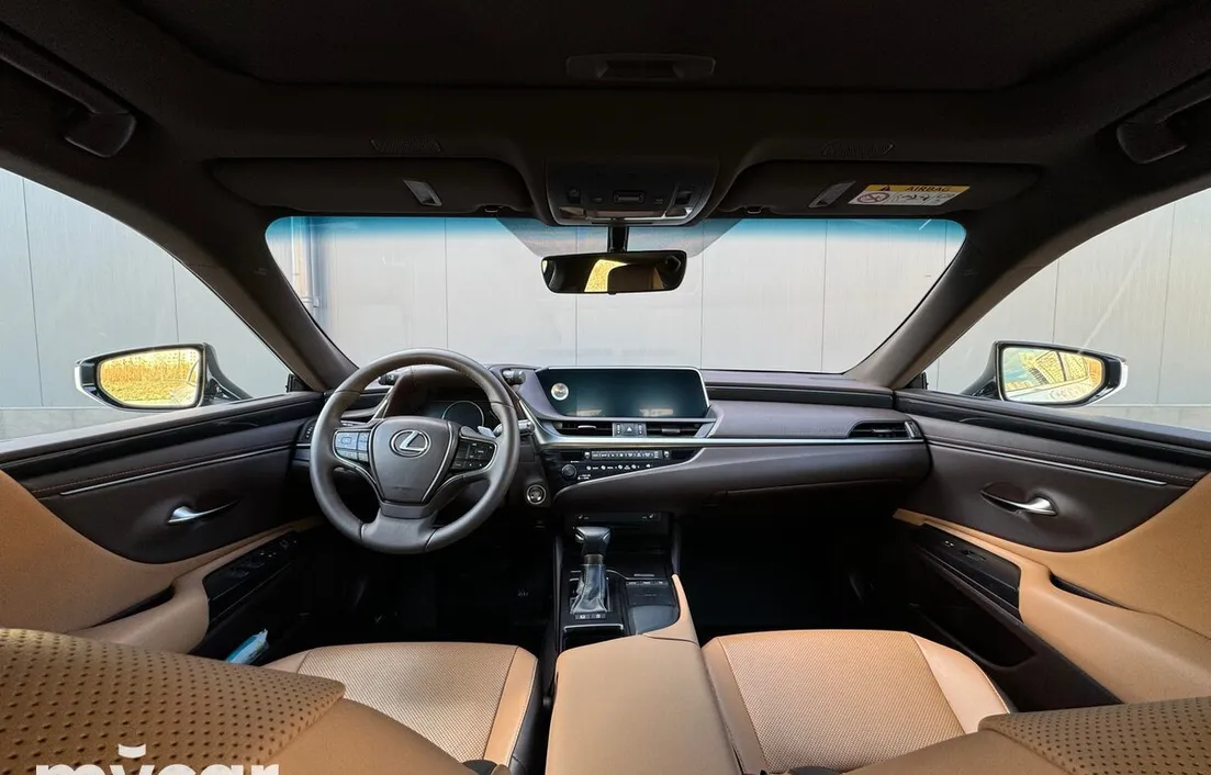 Lexus ES 2020