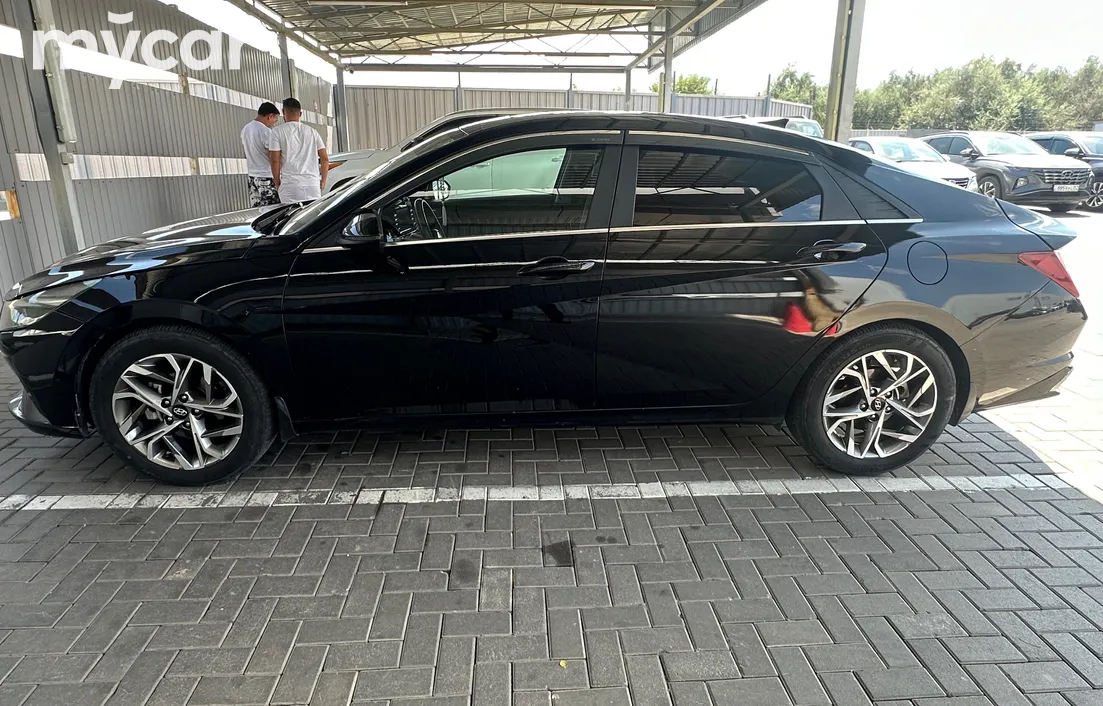 Hyundai Elantra 2023