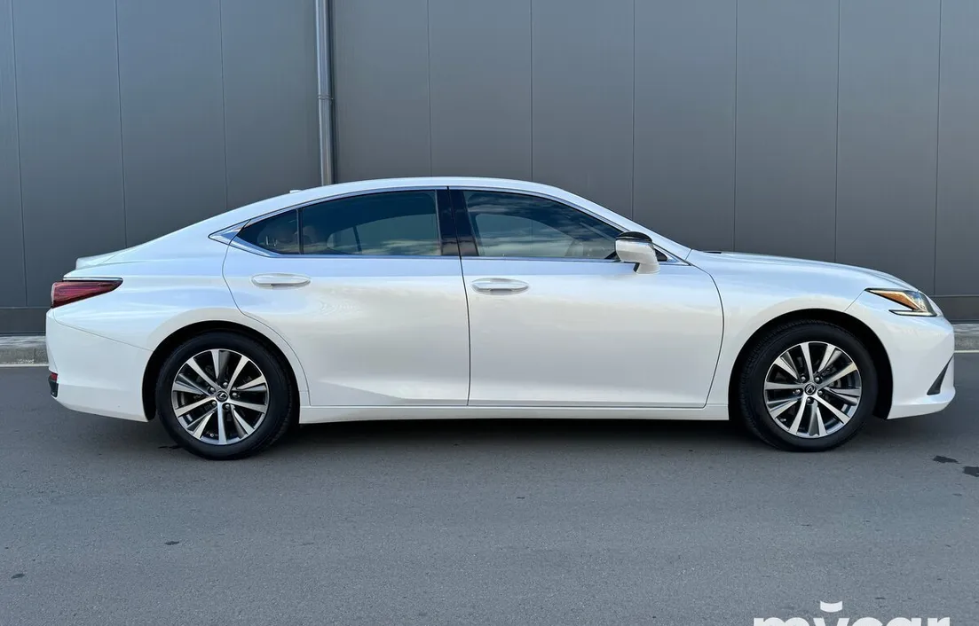 Lexus ES 2020